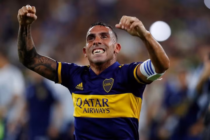 Carlos Tevez chính thức giải nghệ ở tuổi 38 (Ảnh: Reuters)