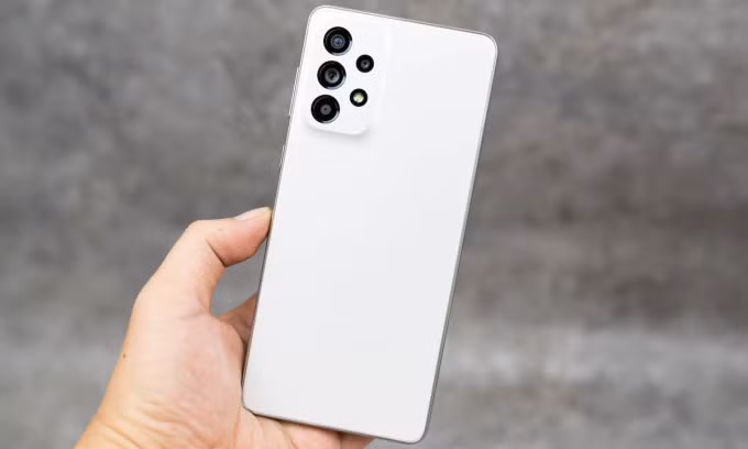 Samsung Galaxy A73 5G. Ảnh: Huy Đức