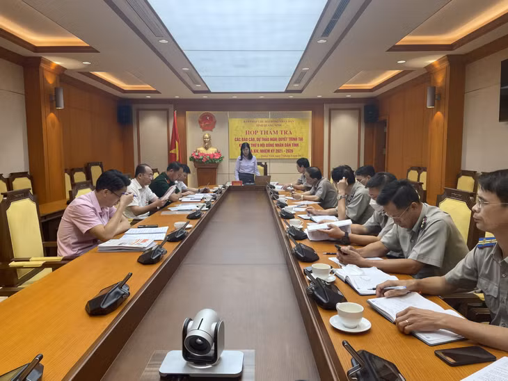 Ban Pháp chế HĐND tỉnh làm việc với Cục Thi hành án dân sự tỉnh.