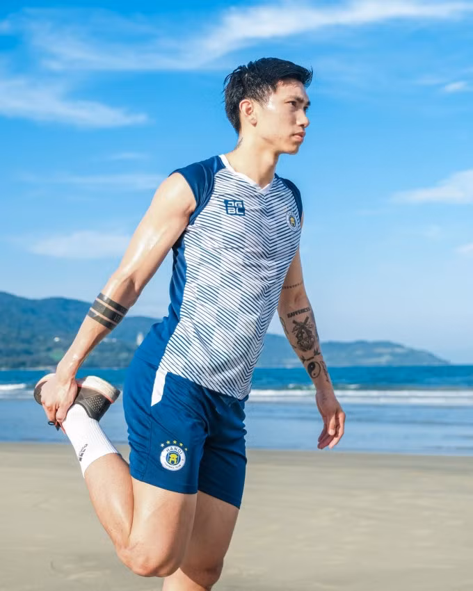 Đoàn Văn Hậu trong đợt tập huấn cùng CLB Hà Nội hồi tháng 5. Ảnh: Hà Nội FC