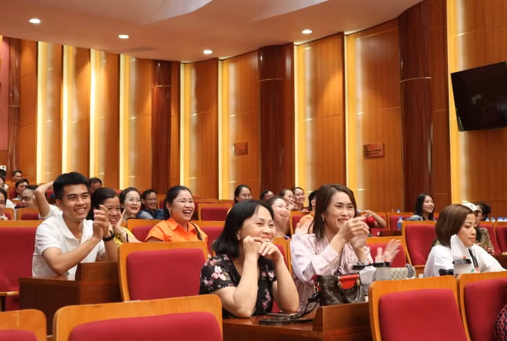 Các phần thi của các đội nhận được sự hưởng ứng, cổ vũ của đông đảo khán giả.