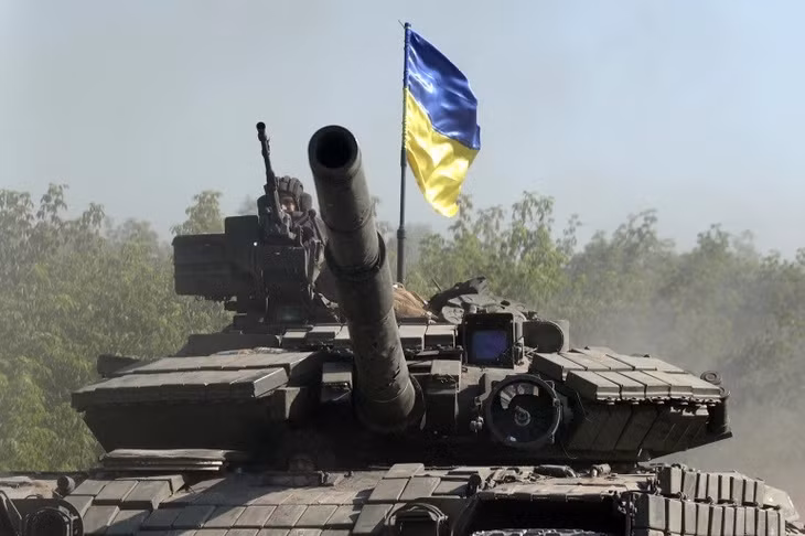 Xe tăng của lực lượng vũ trang Ukraine. Ảnh: aljazeera