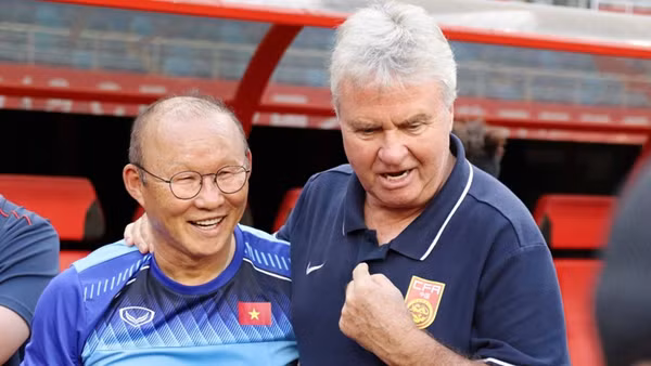 HLV Park Hang-seo từng làm trợ lý cho Hiddink tại ĐT Hàn Quốc dự World Cup 2002. Ảnh: Goal