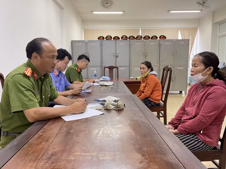 Cơ quan điều tra đang đấu tranh với hai đối tượng.
