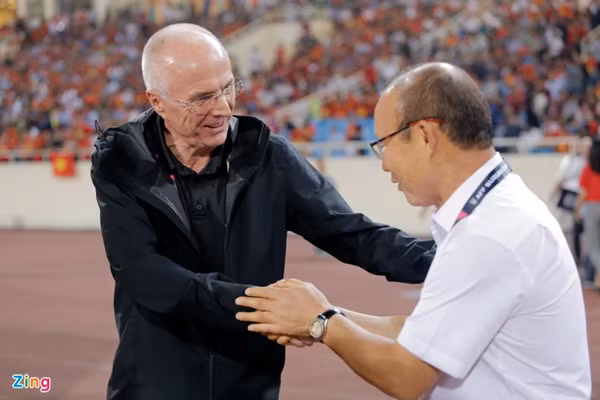 Eriksson trong lần đối đầu HLV Park Hang-seo tại bán kết AFF Cup 2018 ở Mỹ Đình.