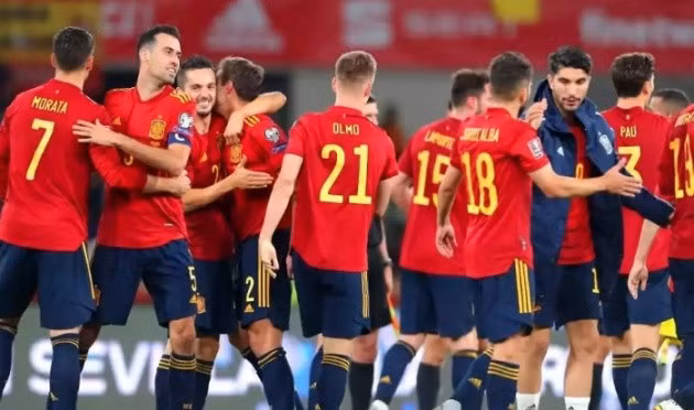 6. Tây Ban Nha - 1716.93 điểm. La Roja có 2 trận thắng, 2 trận hòa ở loạt trận Nations League hồi đầu tháng.