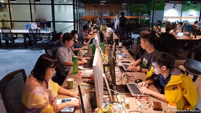 Việt Nam là nơi có lĩnh vực công nghệ đang phát triển mạnh. Ảnh: DW