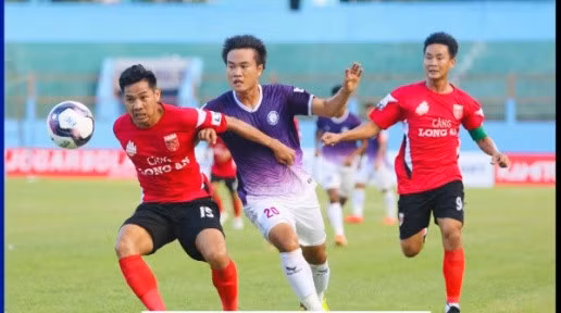Long An chơi nỗ lực nhưng đành trắng tay rời sân 19/8 Nha Trang. Ảnh: CLB bóng đá Khánh Hòa.