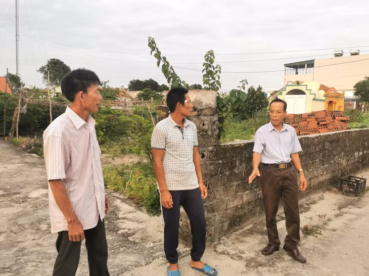 Ông Vũ Tiến Đế, Bí thư Chi bộ, Trưởng thôn Tân Phong vận động nhân dân chung tay xây dựng NTM.