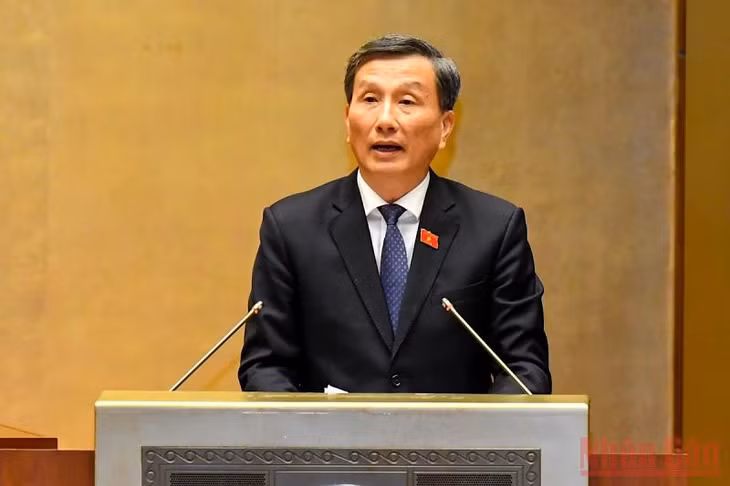 Chủ nhiệm Ủy ban Khoa học, Công nghệ và Môi trường của Quốc hội Lê Quang Huy trình bày Báo cáo thẩm tra dự án Luật. (Ảnh: KHOA NGUYÊN)