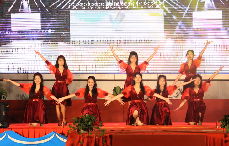 Các tiết mục nhảy hiện đại sôi động, hấp dẫn tại chương trình.