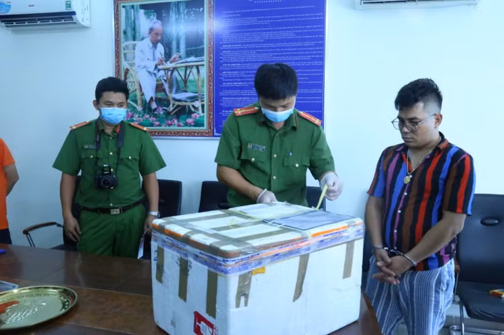 Lê Mạnh Dần bị bắt quả tang cùng tang vật.