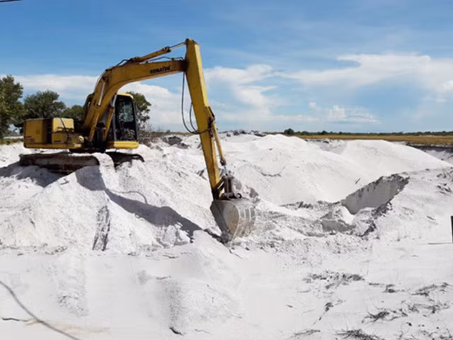 Bộ Xây dựng quy định chỉ tiêu kỹ thuật để xuất khẩu cát trắng silic, cát vàng làm khuôn đúc sau tuyển, chế biến.