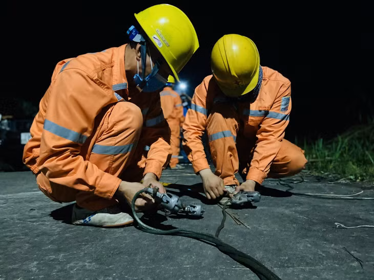 Lắp tiếp địa di động là việc làm trước bắt buộc để đảm bảo toàn cho nhóm công tác làm việc.