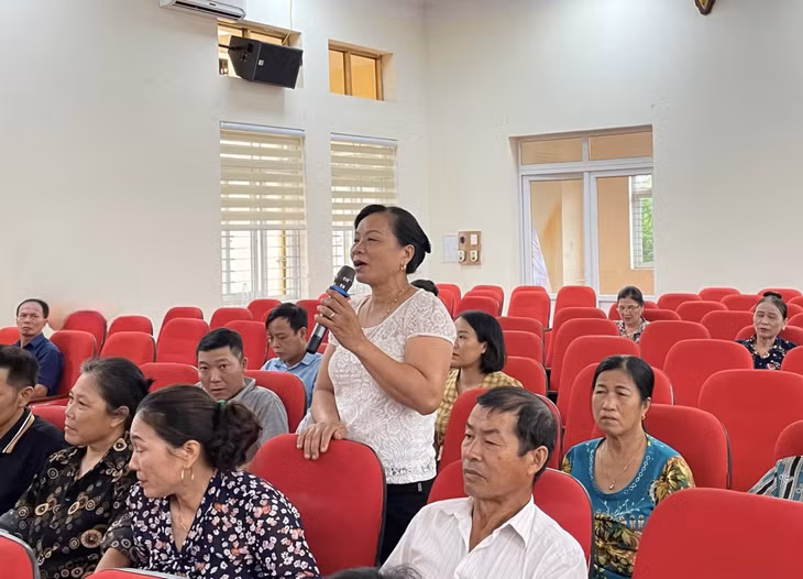 Hội viên nông dân xã Việt Dân, TX Đông Triều trao đổi tại hội nghị về việc phát triển cây na.