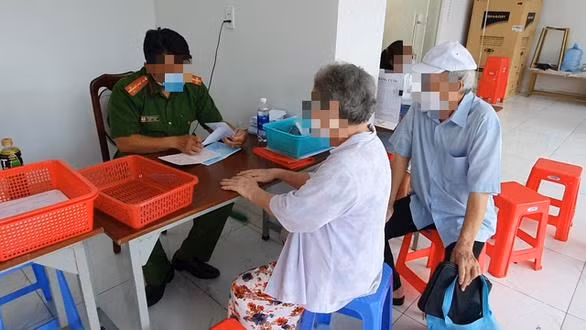 Xac minh viec can bo cong an nhan 'lam nhanh' can cuoc cong dan hinh anh 1