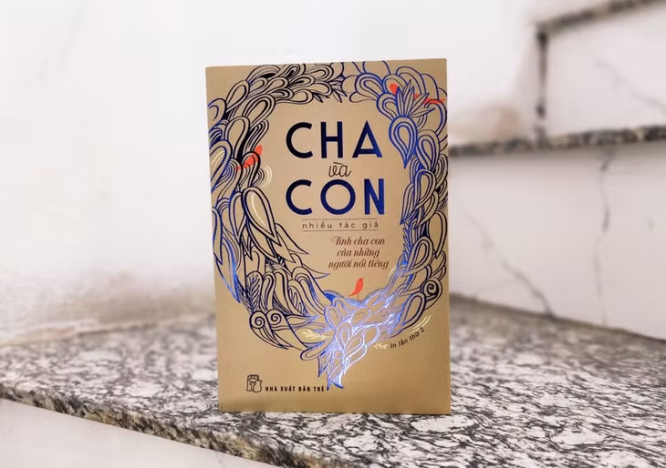 Cuốn sách tập hợp những câu chuyện về tình phụ tử. Ảnh: Thu Huệ.