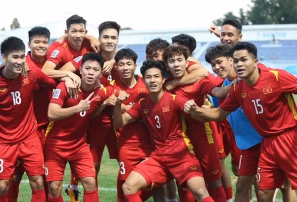 U23 Việt Nam thi đấu quả cảm.