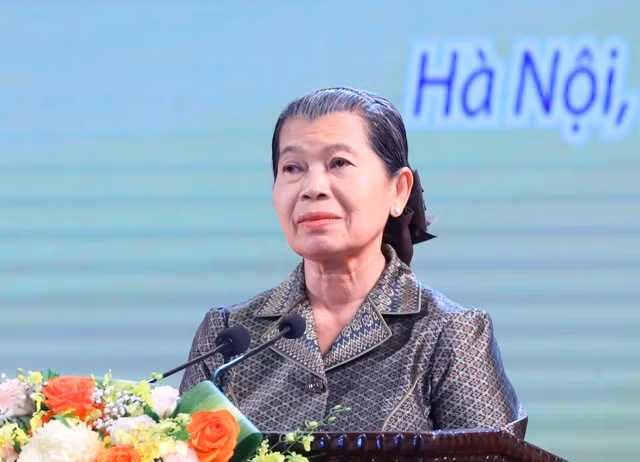 Bà Men Sam An, Phó Thủ tướng Bộ trưởng Bộ quan hệ Quốc hội, Thượng viện và Thanh tra Vương quốc Campuchia, Phó Chủ tịch Đảng nhân dân Campuchia, Chủ tịch Hội hữu Nghị Campuchia - Việt Nam phát biểu tại buổi lễ. Ảnh VGP