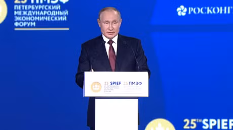 Tổng thống Putin phát biểu tại SPIEF. Ảnh: RT