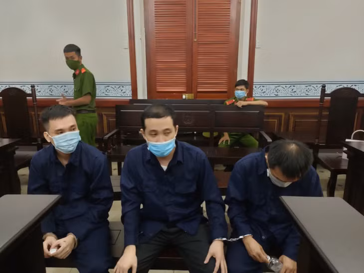 Các bị cáo tại phiên tòa.