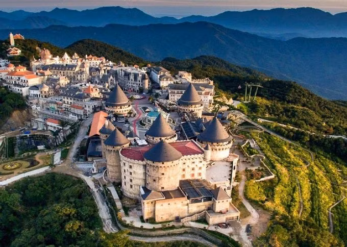 Bà Nà Hills - điểm check-in thu hút du khách. Ảnh: Vietrek Travel