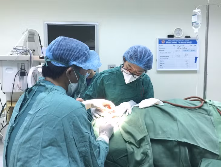 Phẫu thuật cho bệnh nhân có u trong tai tại Bệnh viện Việt Nam -Thụy Điển Uông Bí.
