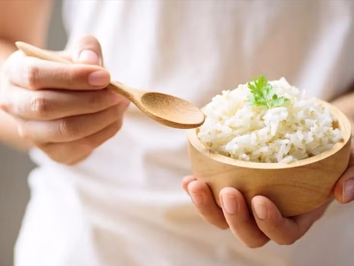 Việc cắt tinh bột hoàn toàn sẽ ảnh hưởng đến quá trình trao đổi chất, dễ gây các bệnh liên quan đến tim mạch, huyết áp. Ảnh: iStock.