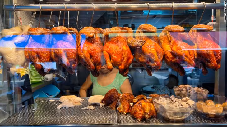 Cửa hàng bán thịt gà ở Singapore. Ảnh: CNN
