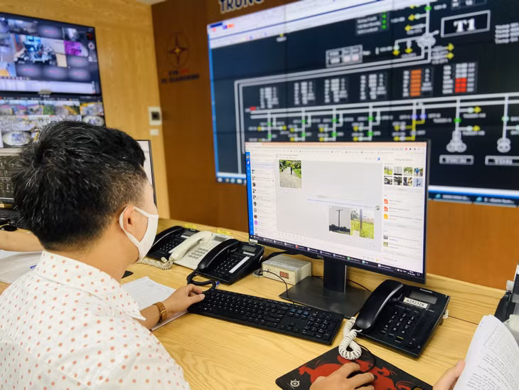 Toàn bộ các trạm biến áp, đường dây trên địa bàn tỉnh đều được Trung tâm điều khiển xa (Công ty Điện lực Quảng Ninh) theo dõi, trực vận hành 24/24h. Ảnh: Hoàng Nga