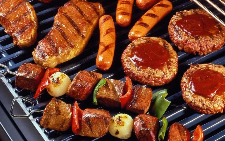 Những món ăn khoái khẩu lại thường chứa những rủi ro cho sức khỏe (Ảnh minh họa)