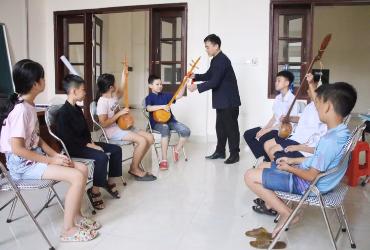 Huyện Đoàn Bình Liêu tăng cường mở các lớp hát then - đàn tính và các làn điệu dân ca cho thiếu nhi dịp hè.