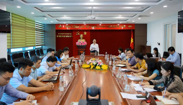 Quang cảnh cuộc họp.