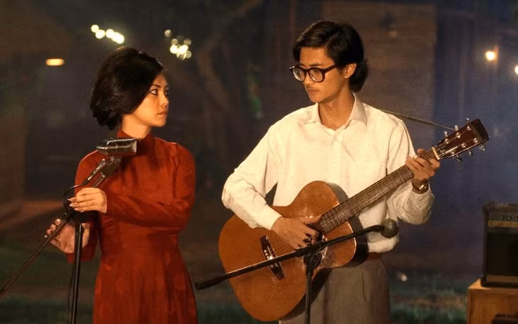Một cảnh trong phim “Em và Trịnh“. Ảnh: ĐPCC