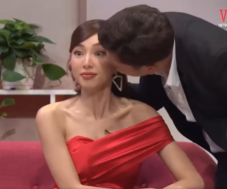 Hành động gây tranh cãi của Trường Giang.