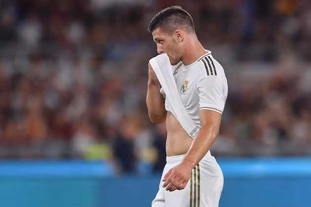 Jovic sa sút trong màu áo Real Madrid.