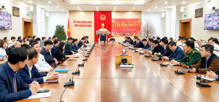 Quang cảnh cuộc họp.