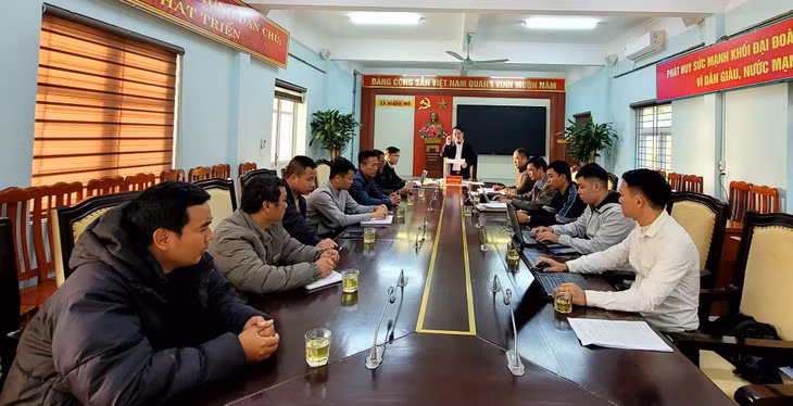Lãnh đạo UBND xã Hoành Mô làm việc với các đơn vị nhà thầu tháo gỡ vướng mắc, đẩy nhanh tiến độ thi công các công trình, tháng 1/2026. Ảnh: Đơn vị cung cấp