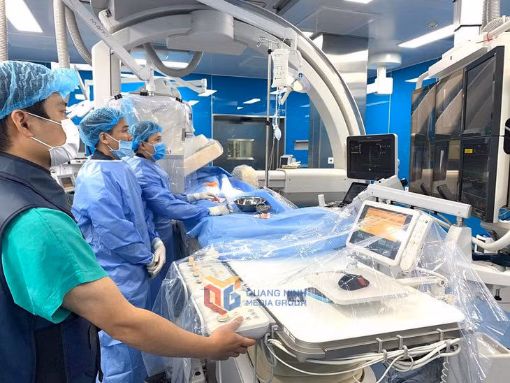 Hệ thống trang thiết bị phẫu thuật tiên tiến, hiện đại tại Bệnh viện Sản Nhi tỉnh.