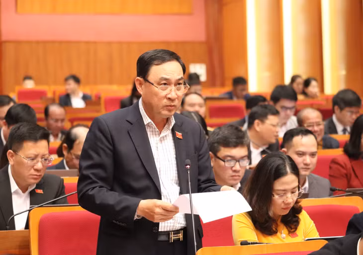 Đại biểu Phạm Văn Thể (Tổ đại biểu TX Đông Triều) tham gia thảo luận.
