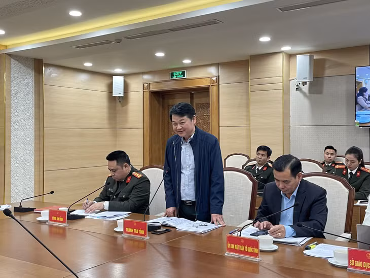 Đại diện các đơn vị, sở, ngành phát biểu tại buổi giám sát.