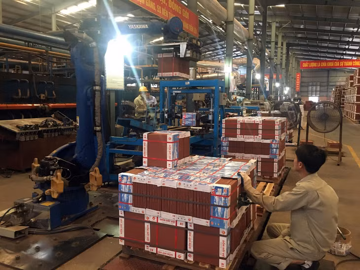 Công ty CP Gốm Đất Việt (TX Đông Triều) ứng dụng KHCN trong sản xuất, nâng cao chất lượng sản phẩm.