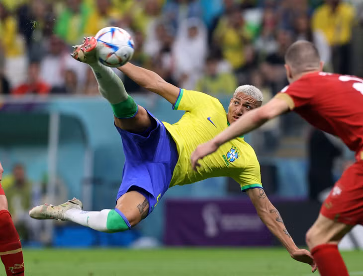 Richarlison ấn định tỷ số 2-0 trước Serbia trên sân Lusail ngày 24/11. Ảnh: Reuters