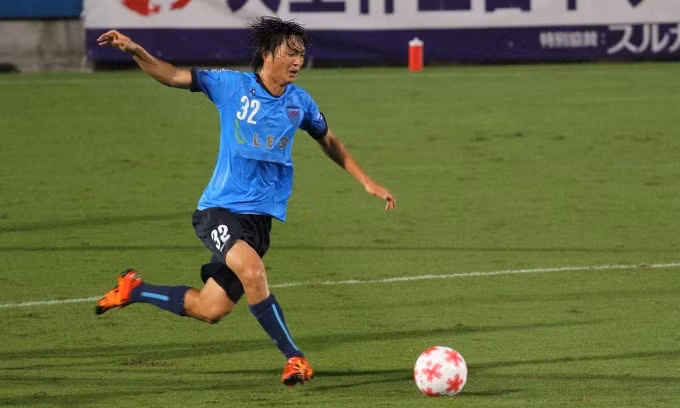 Tuấn Anh trong trận ra mắt Yokohama FC gặp Đại học Yamagata tại Cup Hoàng đế Nhật Bản năm 2016. Ảnh: YFC