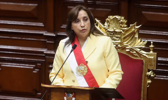 Bà Boluarte tuyên thệ nhậm chức tổng thống Peru hôm 7/12. Ảnh: Reuters.