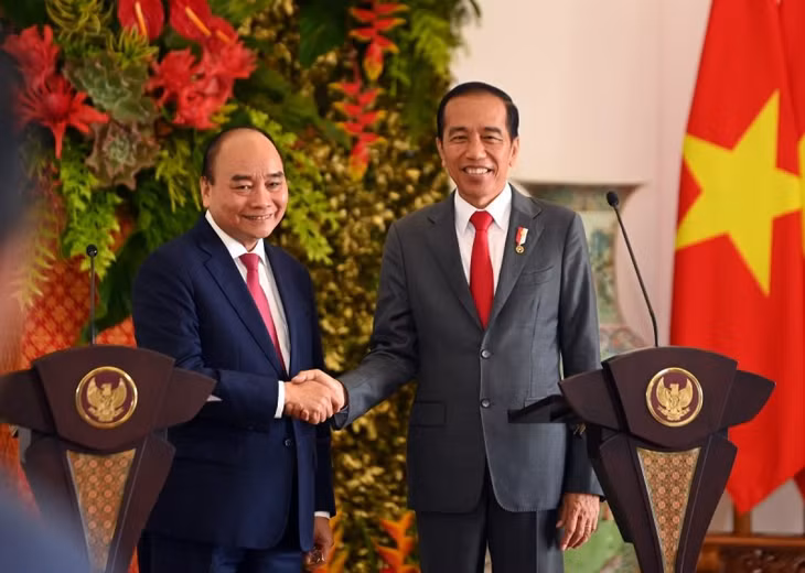 Chủ tịch nước Nguyễn Xuân Phúc và Tổng thống Indonesia Joko Widodo tại cuộc họp báo sau hội đàm. (Nguồn: VOV)