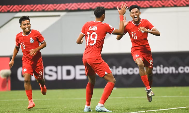 Các cầu thủ Singapore ăn mừng bàn thắng vào lưới Myanmar