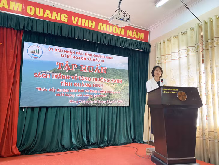 Đơn vị tổ chức tập huấn cho giáo viên, học sinh tại trường THPT Trần Phú (Móng Cái).