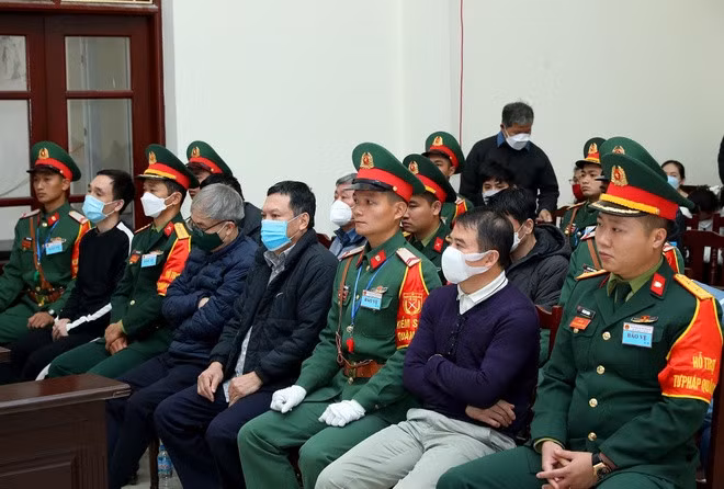 Các bị cáo tại phiên tòa phúc thẩm.