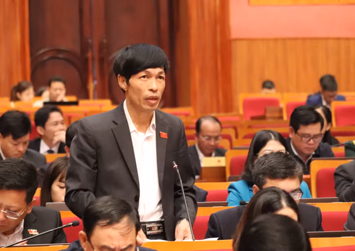 Đại biểu Tô Văn Hải, Tổ Đại biểu Vân Đồn, Cô Tô, nhấn mạnh vào việc cần thẳng thắn nhìn nhận và tập trung khắc phục các vấn đề tồn tại, hạn chế.